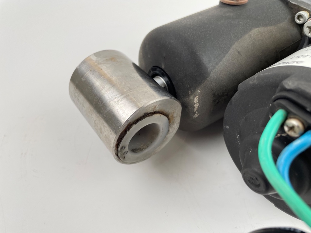 Johnson Evinrude Suzuki DF 70 90 115 HP Outboard Engine Tilt Trim Unit Assembly