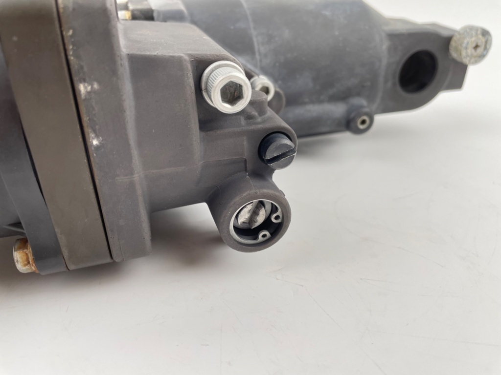 Johnson Evinrude Suzuki DF 70 90 115 HP Outboard Engine Tilt Trim Unit Assembly