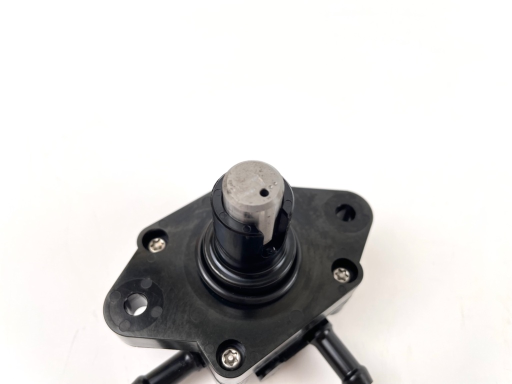 2008 Suzuki 90 HP 4 Stroke Outboard Low Pressure Fuel Pump 15100-90J10 OEM