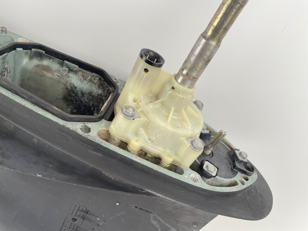 69J-45300-21-8D Yamaha 200 225 HP 25" XL Lower Unit Gear Case RH 2002-2015