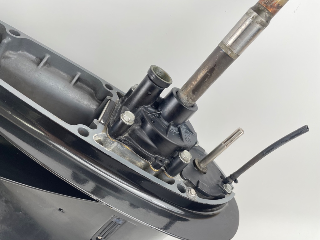 01-11 Suzuki DF 90 100 115 HP 4 Stroke Outboard 25" Lower Unit Gear Case Assembly