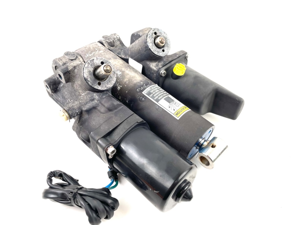 2001 Mercury 200 HP 2 Stroke Power Trim Tilt Unit 8M0168222 OEM Outboard