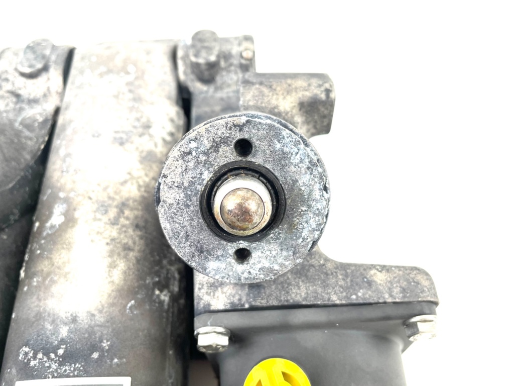 2001 Mercury 200 HP 2 Stroke Power Trim Tilt Unit 8M0168222 OEM Outboard