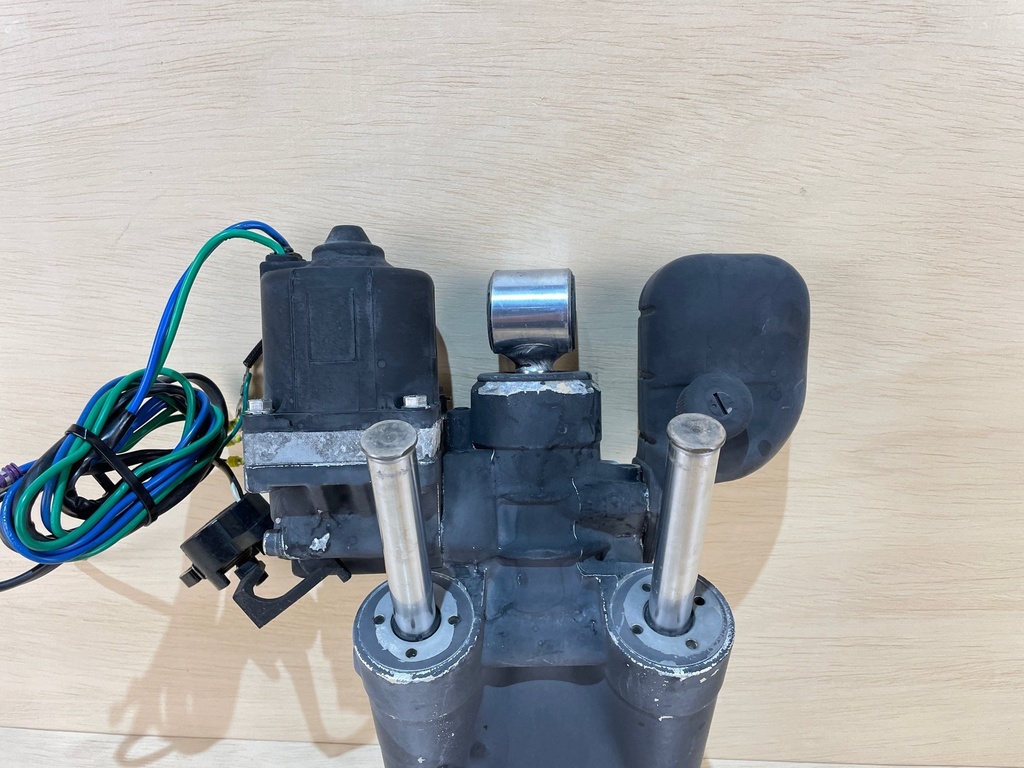 2004 Evinrude Etec 90HP Trim & Tilt Assembly Unit 5005114