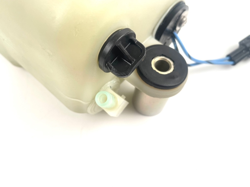 2015 Mercury 250 HP 2 Stroke Outboard Oil Tank 884525T1 OEM