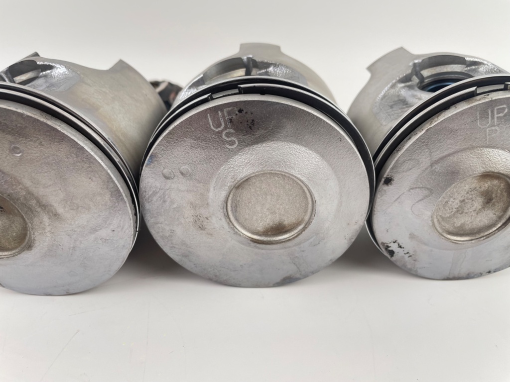 2015 Mercury 250 HP 2 Stroke Outboard Piston W/ Connecting Rod 843199T13 OEM