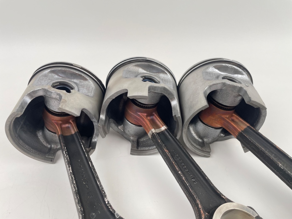 2015 Mercury 250 HP 2 Stroke Outboard Piston W/ Connecting Rod 843199T13 OEM