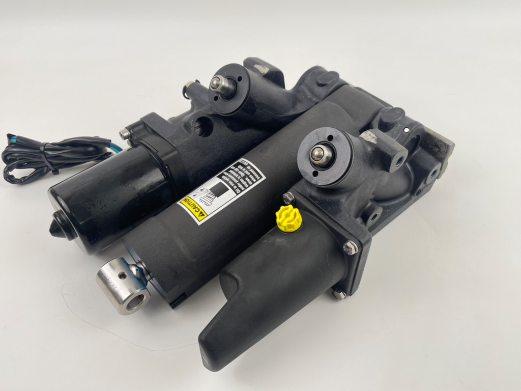 2015 Mercury 250 HP 2 Stroke Outboard Power Trim Tilt Unit 855998A10 OEM