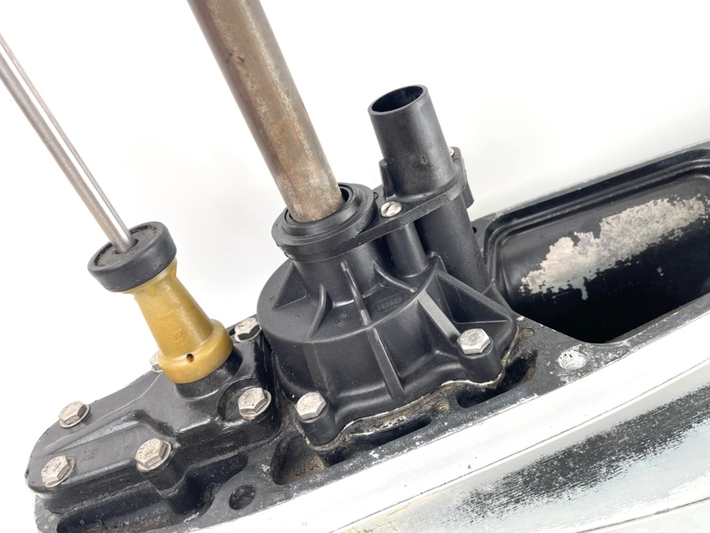 2000 Johnson 225 HP 2 Stroke Outboard 25" XL Lower Unit Gear Case 5009308