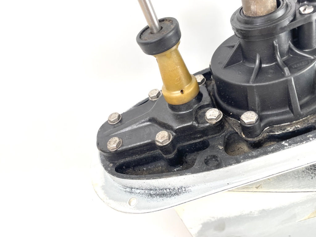 2000 Johnson 225 HP 2 Stroke Outboard 25" XL Lower Unit Gear Case 5009308