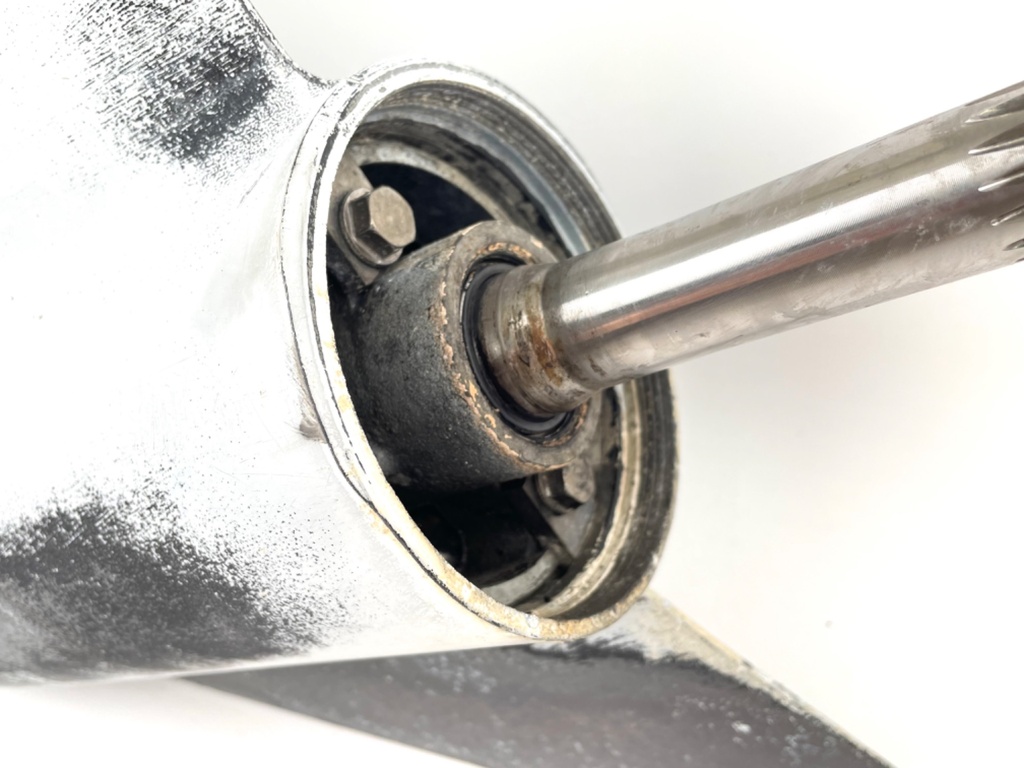 2000 Johnson 225 HP 2 Stroke Outboard 25" XL Lower Unit Gear Case 5009308