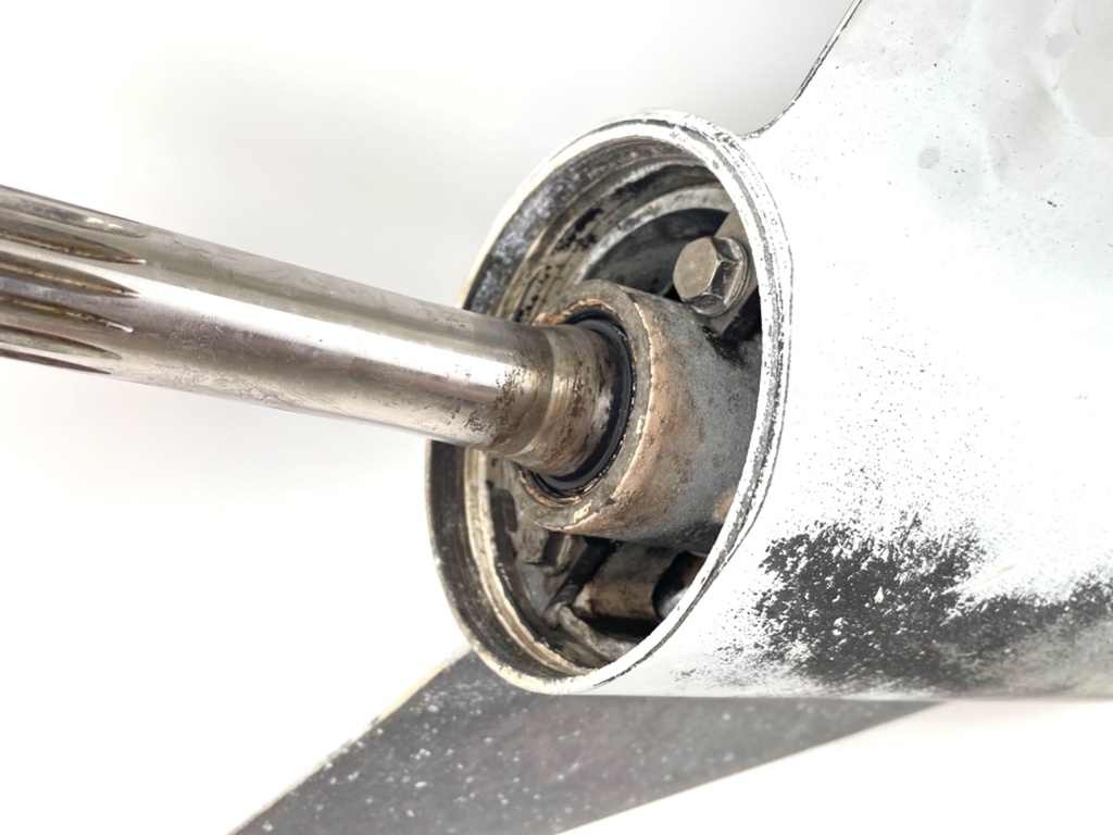 2000 Johnson 225 HP 2 Stroke Outboard 25" XL Lower Unit Gear Case 5009308