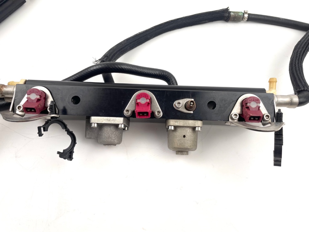 2001 Mercury 225 HP 2 Stroke Outboard Fuel Injector Set W/ Rail 858259A1 OEM