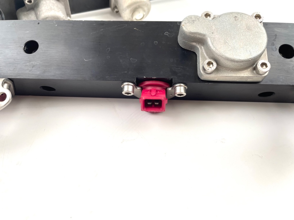 2001 Mercury 225 HP 2 Stroke Outboard Fuel Injector Set W/ Rail 858259A1 OEM