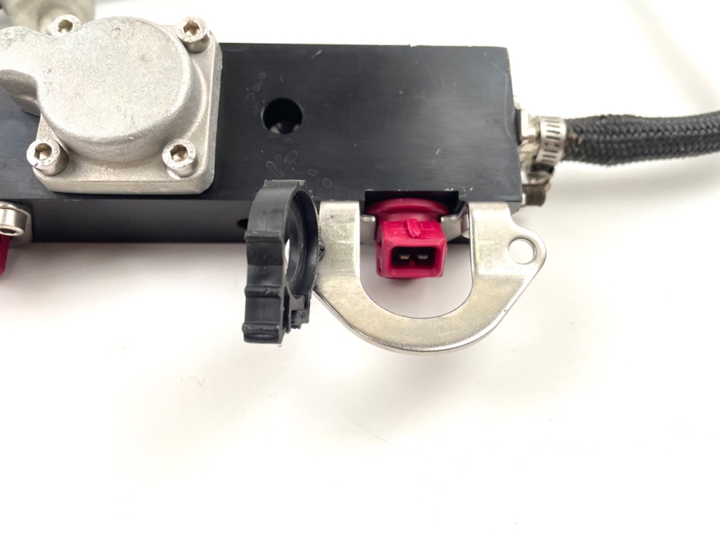 2001 Mercury 225 HP 2 Stroke Outboard Fuel Injector Set W/ Rail 858259A1 OEM