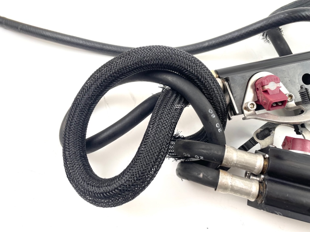 2001 Mercury 225 HP 2 Stroke Outboard Fuel Injector Set W/ Rail 858259A1 OEM