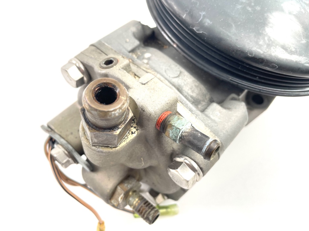 2001 Mercury 225 HP 2 Stroke Outboard Air Compressor Assembly 828123T15 OEM