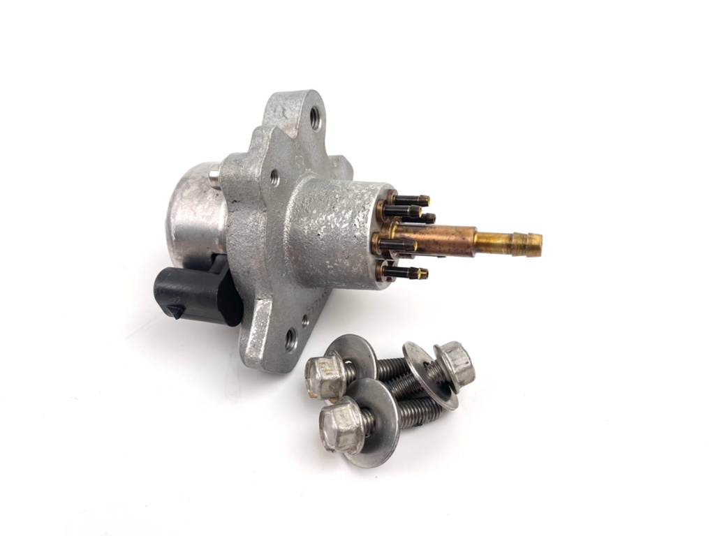 2001 Mercury 225 HP 2 Stroke Outboard Oil Pump 857149T2 OEM