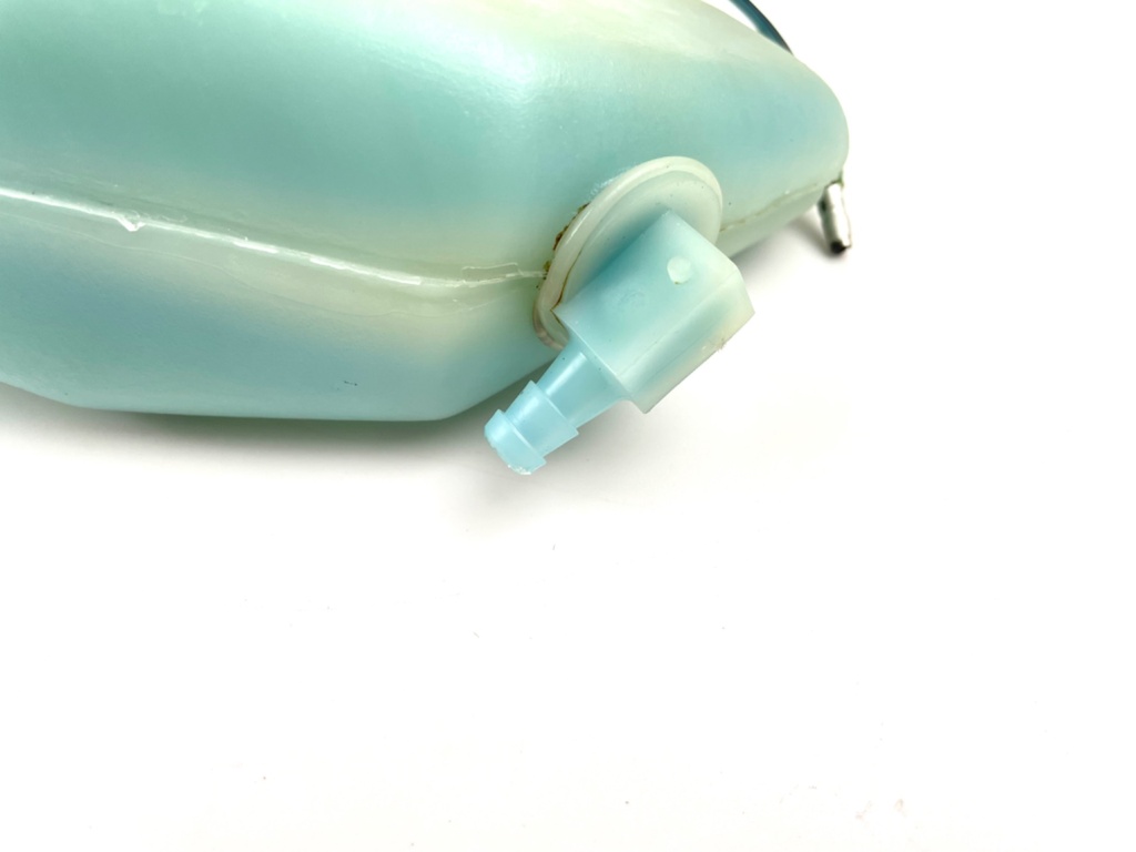 2001 Mercury 225 HP 2 Stroke Outboard Oil Tank 830889A4 OEM