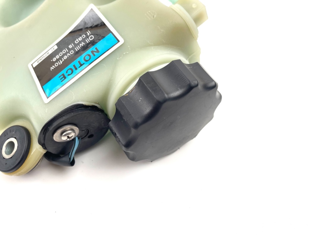 2001 Mercury 225 HP 2 Stroke Outboard Oil Tank 830889A4 OEM