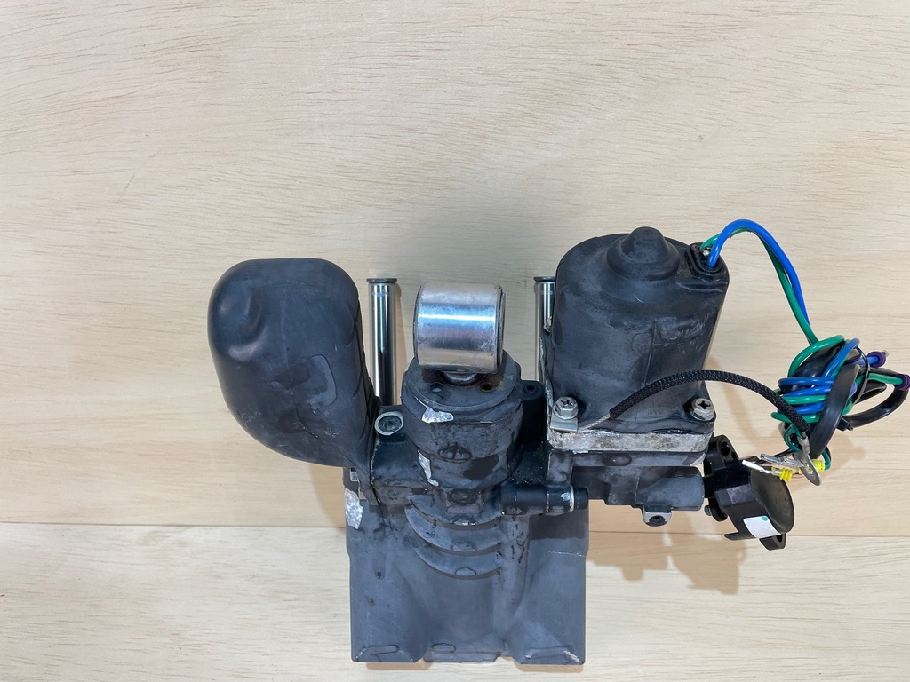 2004 Evinrude Etec 90HP Trim & Tilt Assembly Unit 5005114