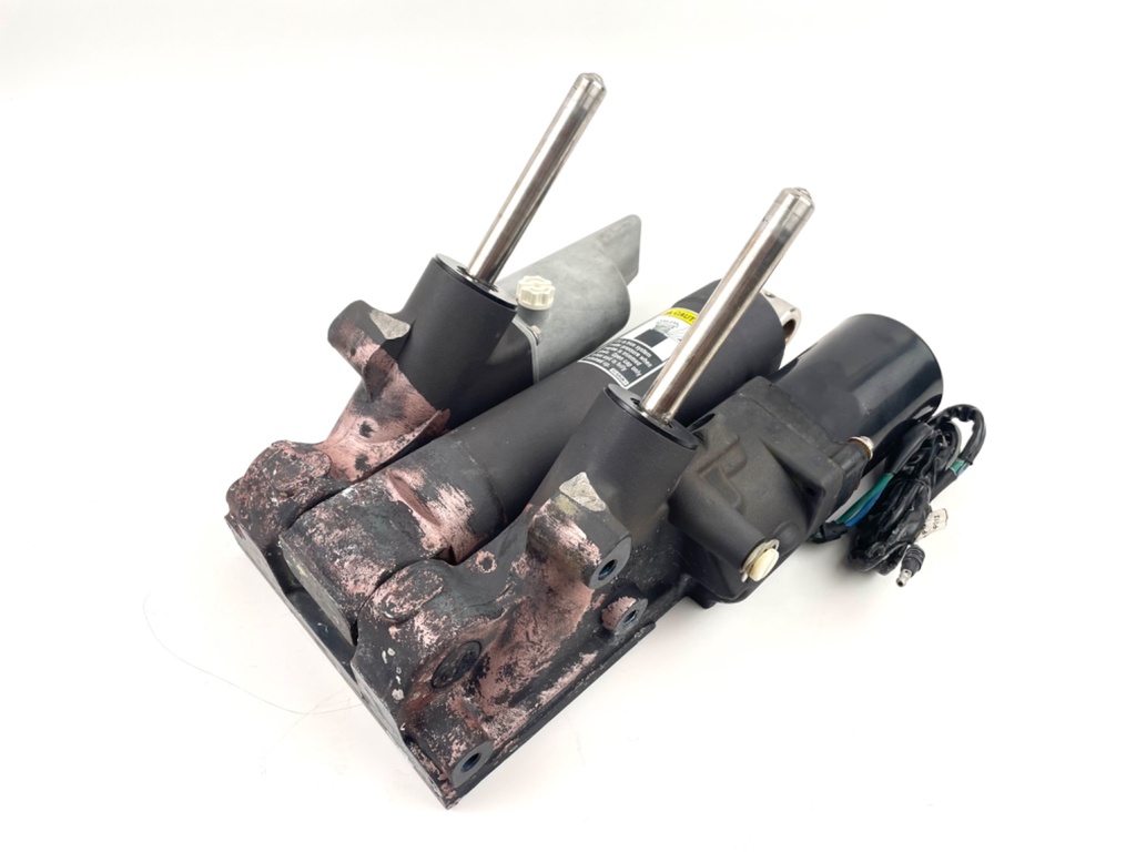 2001 Mercury 225 HP 2 Stroke Outboard Power Trim Tilt Unit 826729T2 OEM