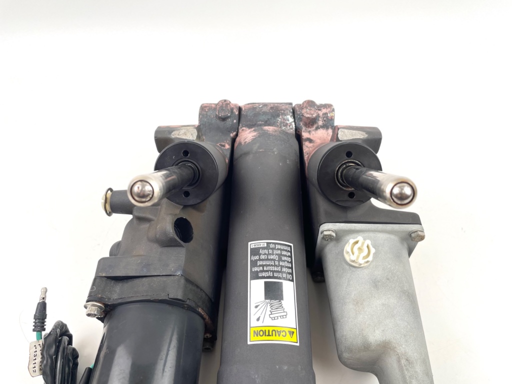 2001 Mercury 225 HP 2 Stroke Outboard Power Trim Tilt Unit 826729T2 OEM