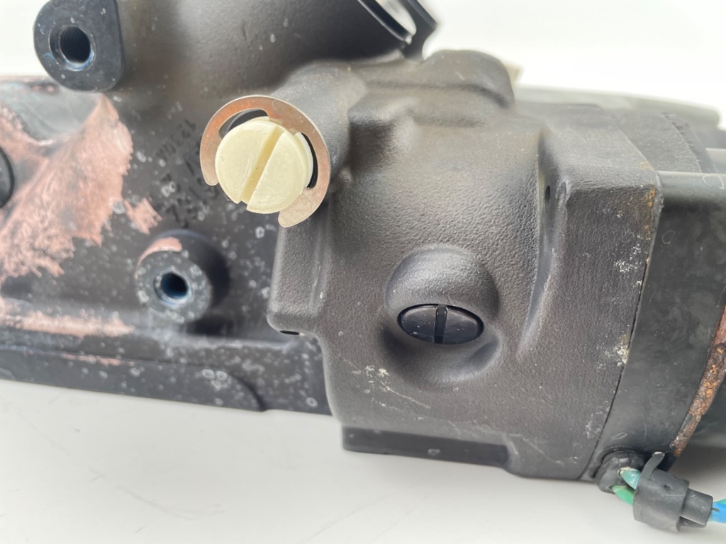 2001 Mercury 225 HP 2 Stroke Outboard Power Trim Tilt Unit 826729T2 OEM