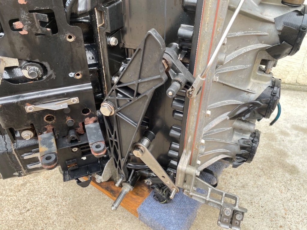 2006 Evinrude 225 HP 2 Stroke Outboard Powerhead 5005909 OEM