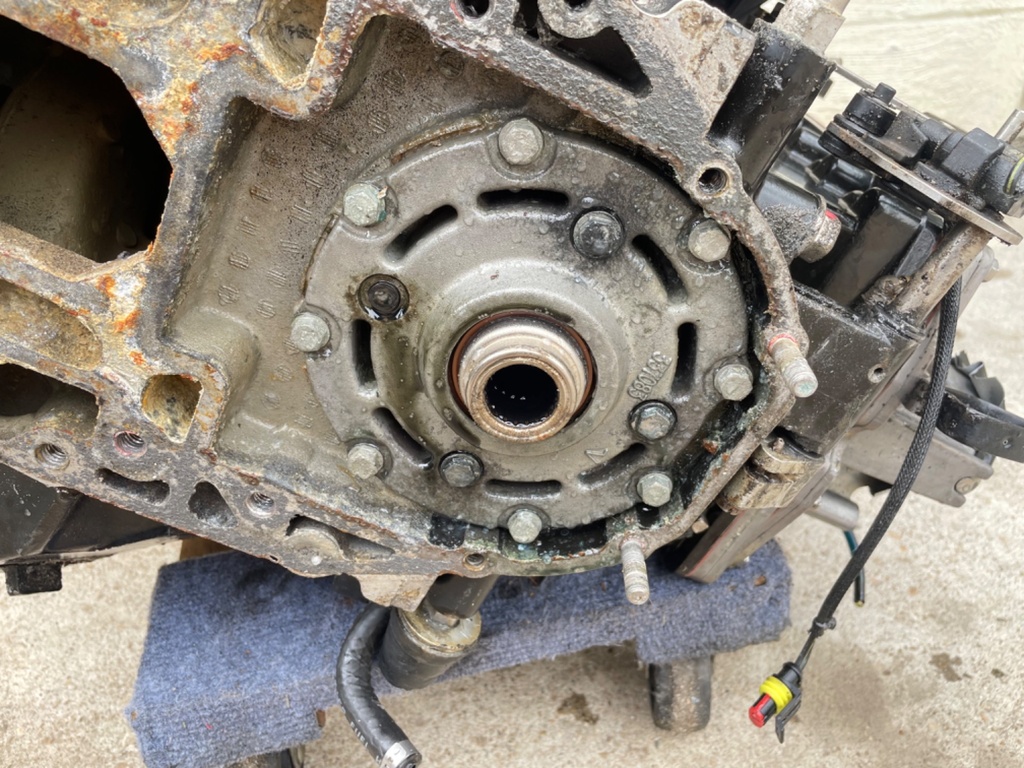 2006 Evinrude 225 HP 2 Stroke Outboard Powerhead 5005909 OEM