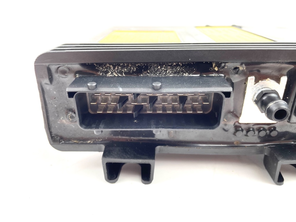 2006 Evinrude 225 HP 2 Stroke Outboard EMM Engine Control Unit ECU 0586707