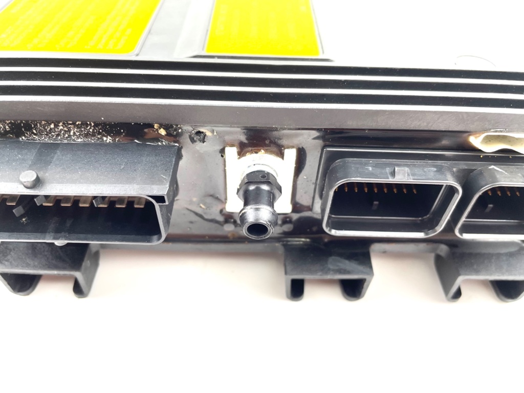 2006 Evinrude 225 HP 2 Stroke Outboard EMM Engine Control Unit ECU 0586707