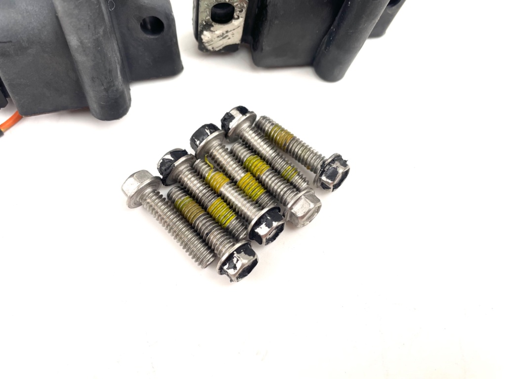 2006 Evinrude 225 HP 2 Stroke Outboard Ignition Coil Set 0586857 0586854 OEM