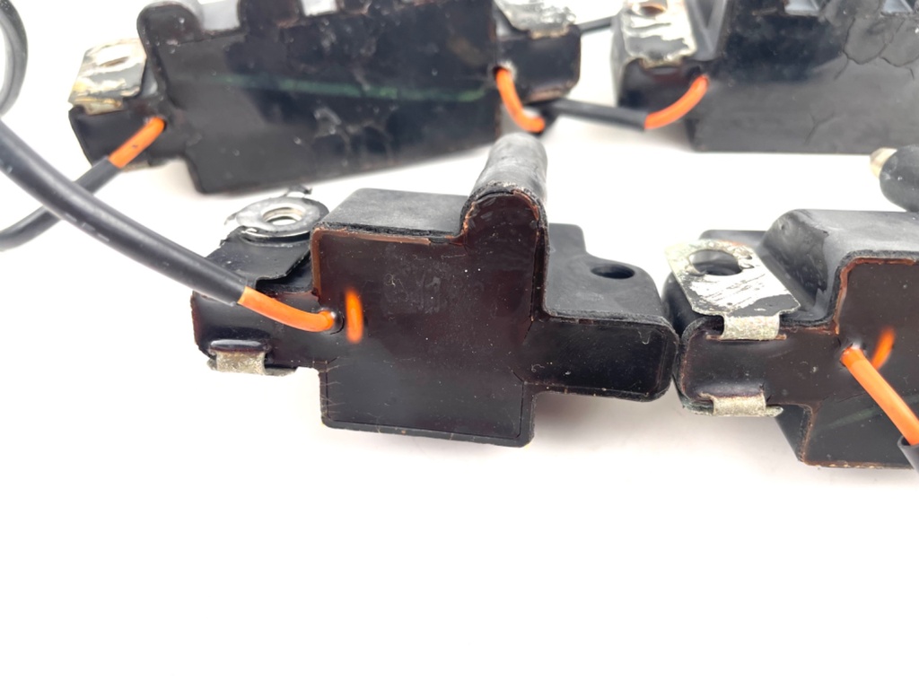 2006 Evinrude 225 HP 2 Stroke Outboard Ignition Coil Set 0586857 0586854 OEM