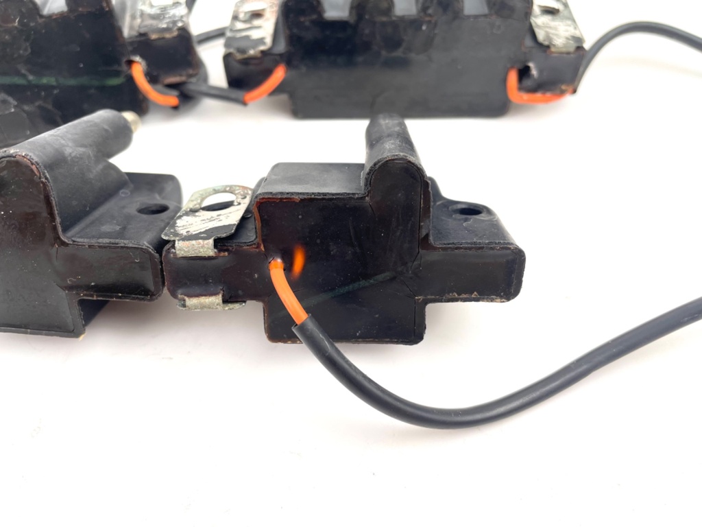 2006 Evinrude 225 HP 2 Stroke Outboard Ignition Coil Set 0586857 0586854 OEM