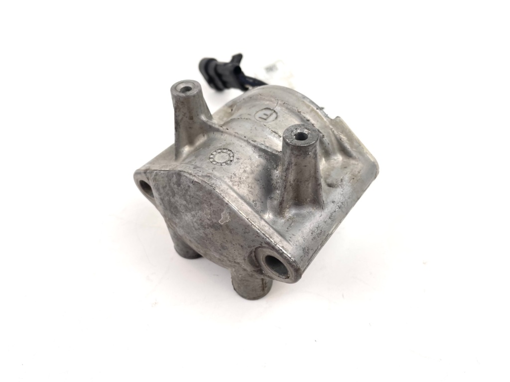 2006 Evinrude 225 HP 2 Stroke Outboard Starboard Side Fuel Injector 5006222 OEM