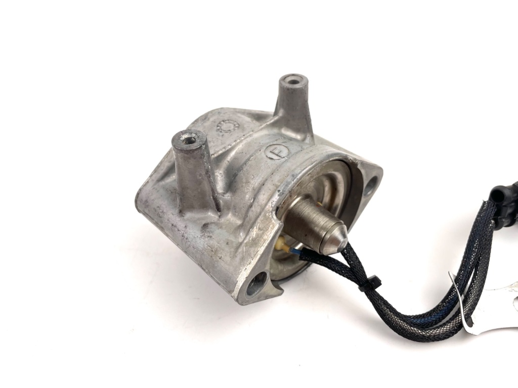 2006 Evinrude 225 HP 2 Stroke Outboard Starboard Side Fuel Injector 5006222 OEM