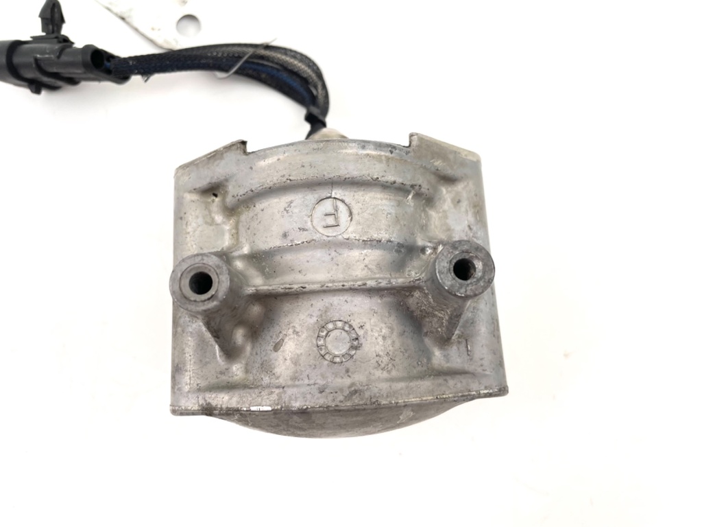 2006 Evinrude 225 HP 2 Stroke Outboard Starboard Side Fuel Injector 5006222 OEM