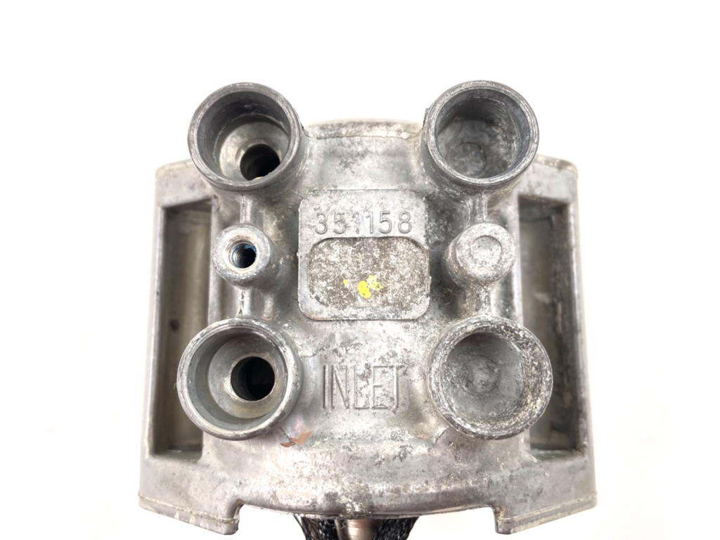 2006 Evinrude 225 HP 2 Stroke Outboard Starboard Side Fuel Injector 5006222 OEM