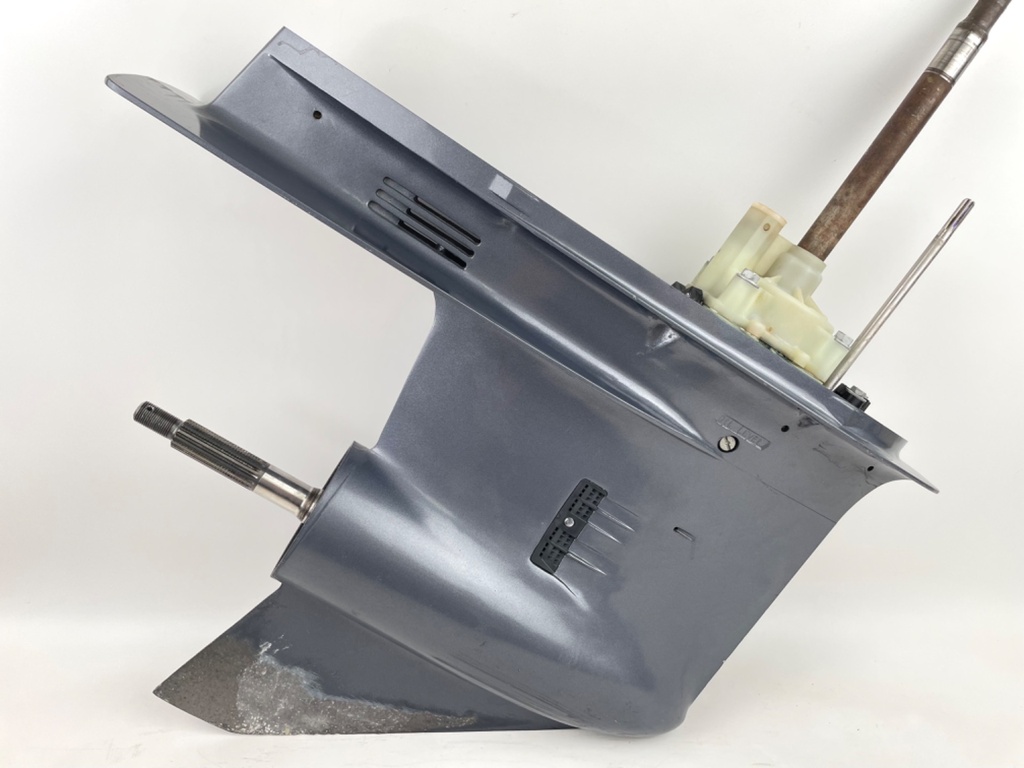 2004 + Yamaha 150HP 4 Stroke 25" Shaft Lower Unit Gear Case 63P-45300-17-8D RH