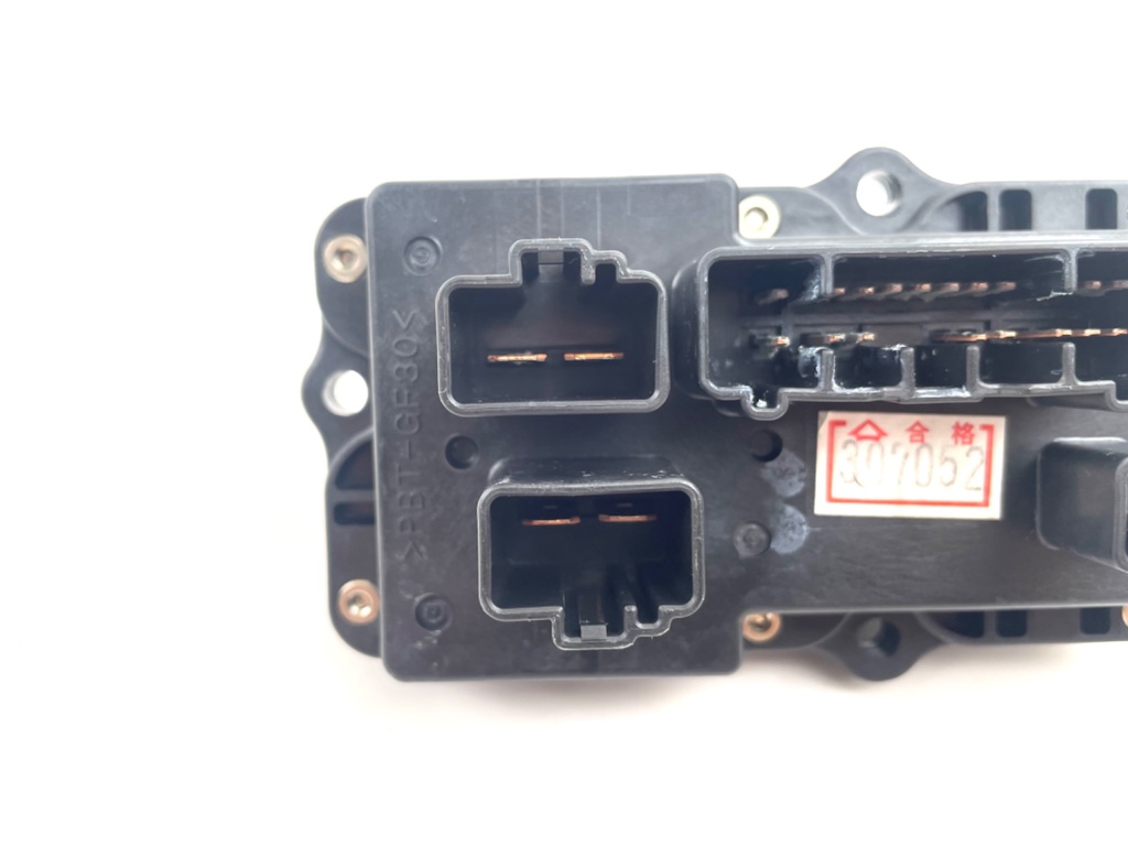 2016 Yamaha 150 HP 4 Stroke Outboard Fuse Box 63P-82170-02-00 OEM