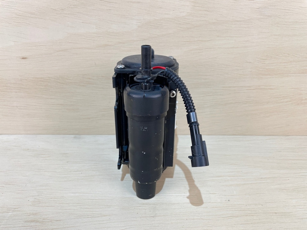 2004 Evinrude Etec 90HP Fuel Pump VST Tank Assembly 5005177