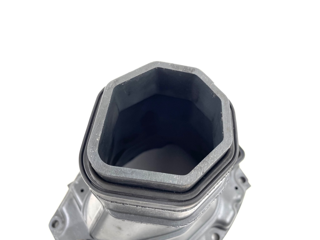 2016 Yamaha 150 HP 4 Stroke Outboard Exhaust Muffler 63P-14711-01-9S OEM