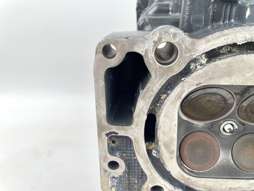 2016 Yamaha 150 HP 4 Stroke Outboard Cylinder Head 63P-W009A-04-9S OEM