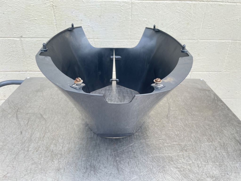 2016 Yamaha 150 HP 4 Stroke Outboard Lower Apron Cover 6DA-42741-10-8D OEM