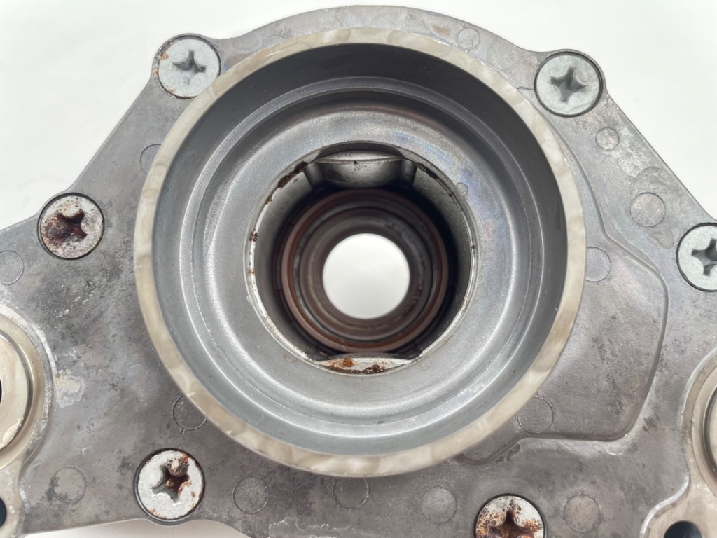 2016 Yamaha 150 HP 4 Stroke Outboard Oil Pump 63P-13300-02-00 OEM