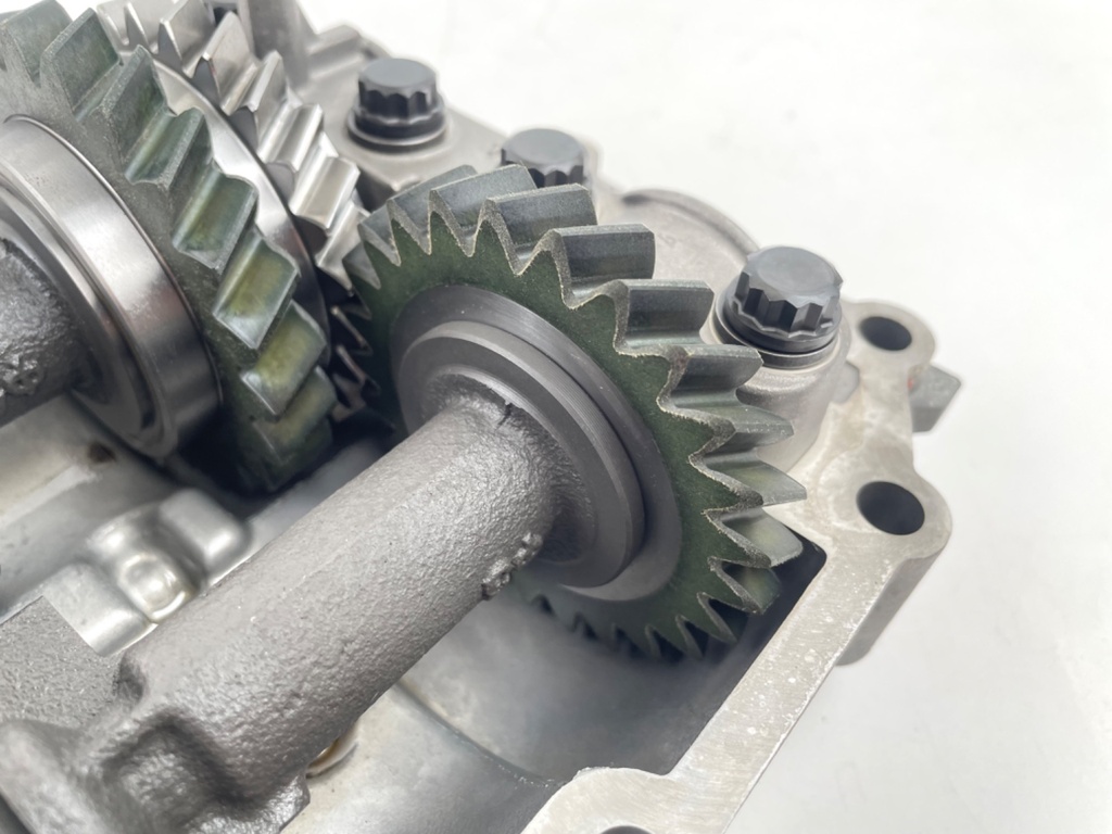 2016 Yamaha 150 HP 4 Stroke Outboard Balancer Assembly 63P-11500-04-00 OEM