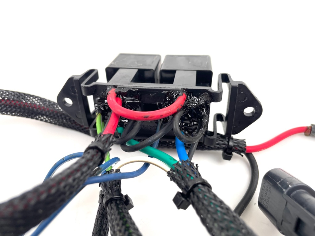 2000 Johnson 225 HP 2 Stroke Outboard Trim Tilt Relay 0586228 OEM