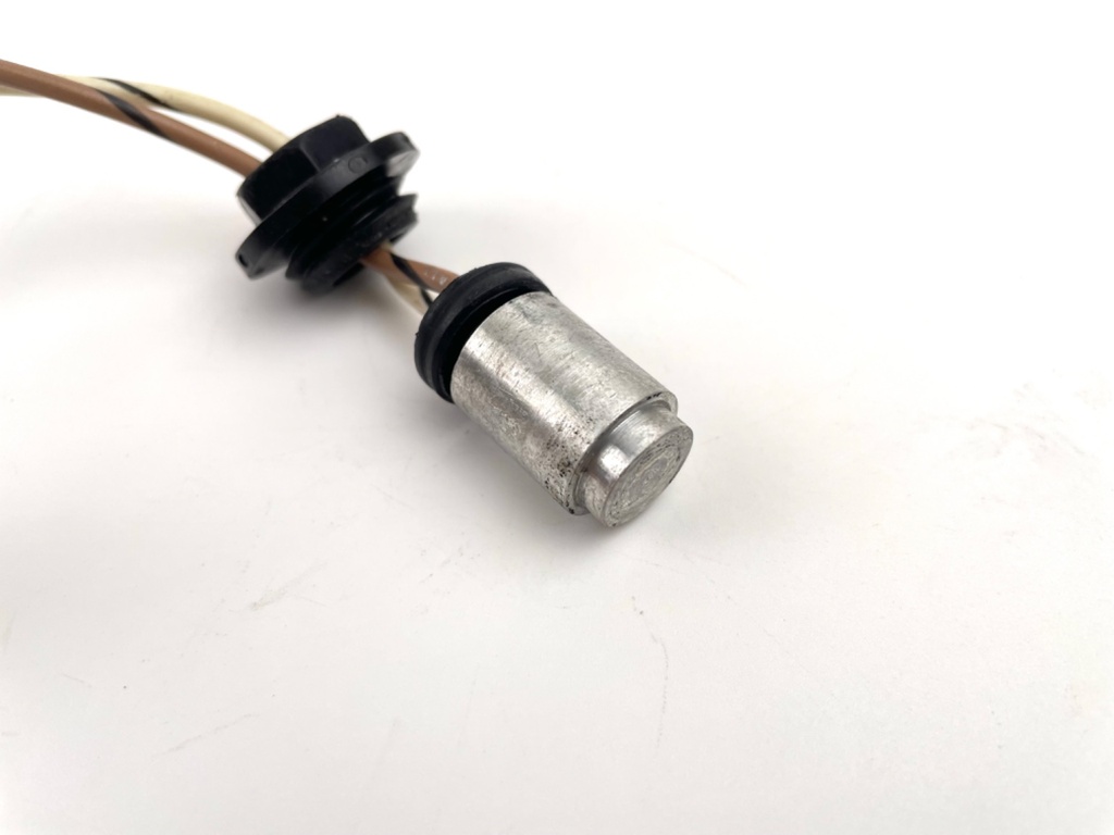 2000 Johnson 225 HP 2 Stroke Outboard Temperature Switch Port 0585039 OEM