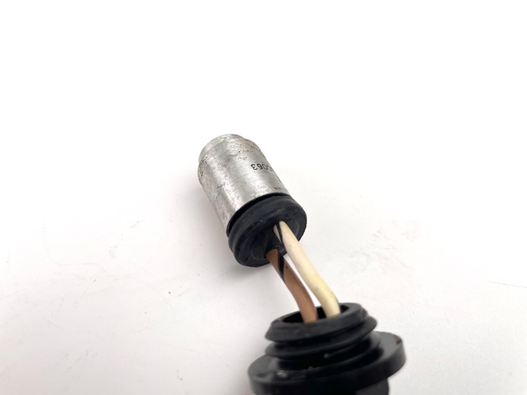 2000 Johnson 225 HP 2 Stroke Outboard Temperature Switch Port 0585039 OEM